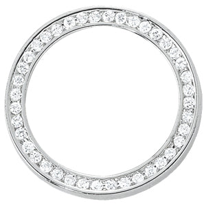 18K White Gold Multi-Diamond Circle Pendant